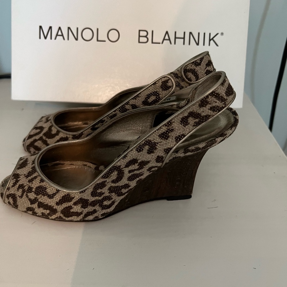 Manolo Blahnik brown leopard print peep toe-slingback. With box.